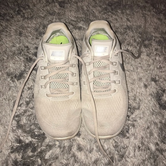 Nike free runs - Picture 2 of 2